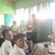 Polsek Gerung Kawal Pembagian Makan Bergizi Gratis untuk Ratusan Siswa SD di Dasan Tapen