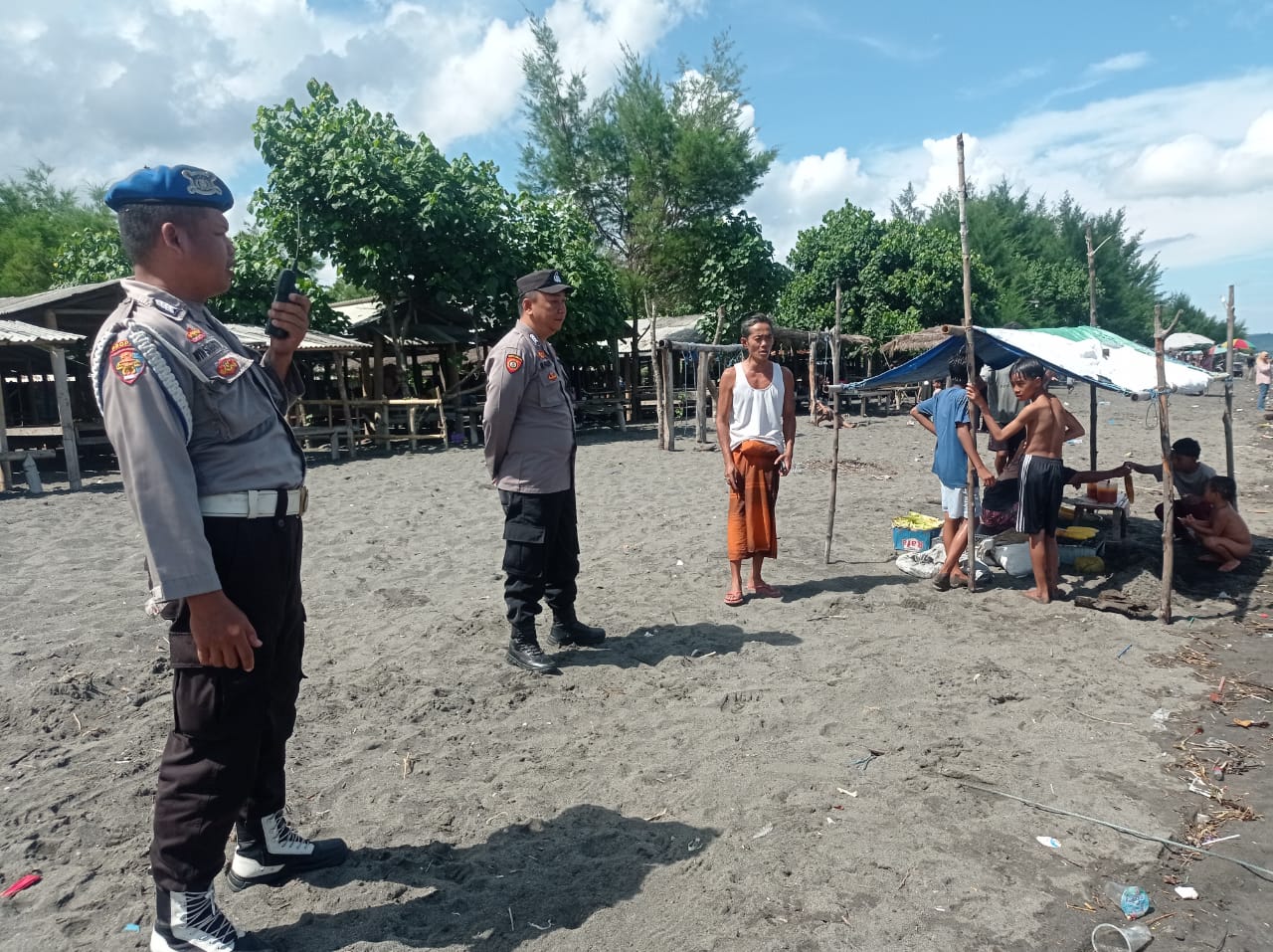 Keamanan Pantai Cemare Dijaga Ketat, Polsek Lembar Lakukan Patroli Rutin