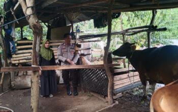 Bhabinkamtibmas Batulayar Barat Ajak Warga Manfaatkan Pekarangan