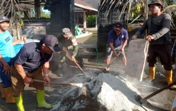 Babinsa dan Warga Selelos Kompak Jaga Tempat Ibadah