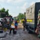 Truk Kodim 1606 Dikerahkan Bersihkan Sampah Pasca Banjir