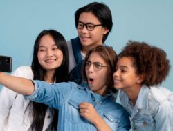 The Secret Sauce: 12 Magnetic Personality Habits That Draw People In