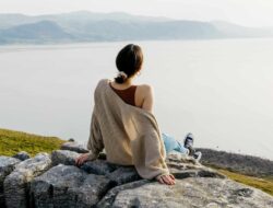 How to Stay Unshaken: 7 Rare Stoic Calmness Traits