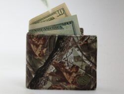 Why a Fixed Salary Creates Financial Stability Illusions