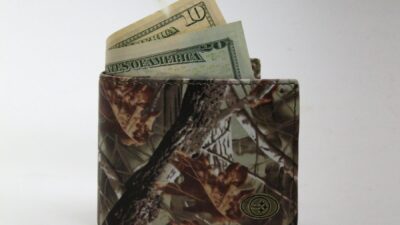 Why a Fixed Salary Creates Financial Stability Illusions