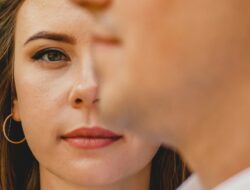 Why Men Avoiding Commitment Use Vague Language