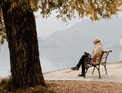 Early Retirement Drawbacks: What to Know Before Retiring at 50