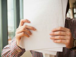 9 Resume Phrases That Look Safe but Secretly Hurt Your Chances