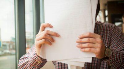 9 Resume Phrases That Look Safe but Secretly Hurt Your Chances