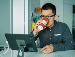 How to Stay Unshakeable When the Office Is Melting Down