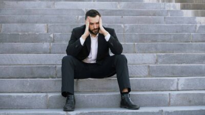 7 Minutes to Ruin a Career: The Tiny Mistakes Killing Your Professional Reputation